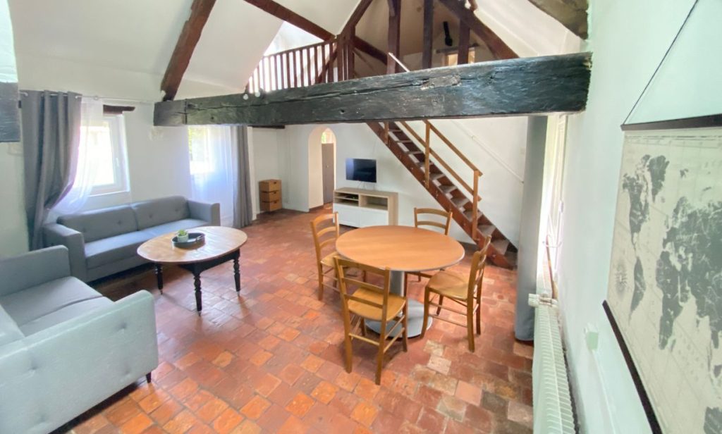 Maison meublée 4 chambres + mezzanine en location à la semaine pour personnel EDF situé à 1 km de Centrale de Dampierre en Burly LOIRET 45