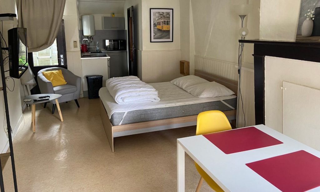 Studio meublé à Nevoy location à la semaine pour personnel EDF situé à 6 km Centrale de Dampierre en Burly LOIRET 45