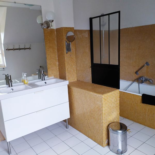 Maison meublé 4 chambres location à la semaine pour personnel EDF situé à 1 km de Centrale de Dampierre en Burly LOIRET 45