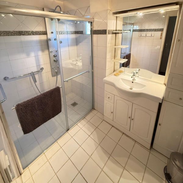 Maison meublée 4 chambres + mezzanine en location à la semaine pour personnel EDF situé à 1 km de Centrale de Dampierre en Burly LOIRET 45