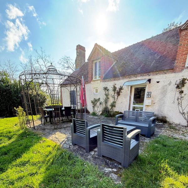 Maison meublée 4 chambres + mezzanine en location à la semaine pour personnel EDF situé à 1 km de Centrale de Dampierre en Burly LOIRET 45