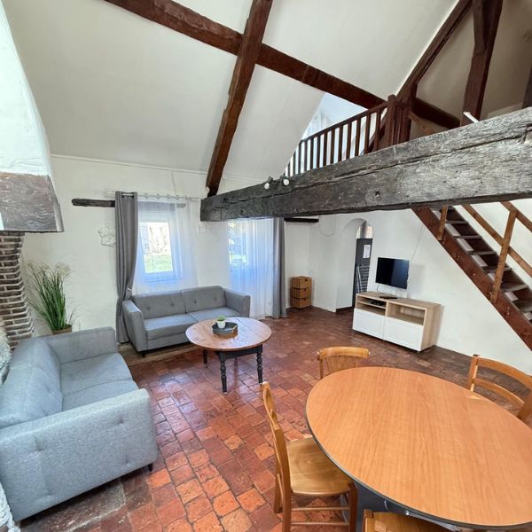 Maison meublée 4 chambres + mezzanine en location à la semaine pour personnel EDF situé à 1 km de Centrale de Dampierre en Burly LOIRET 45